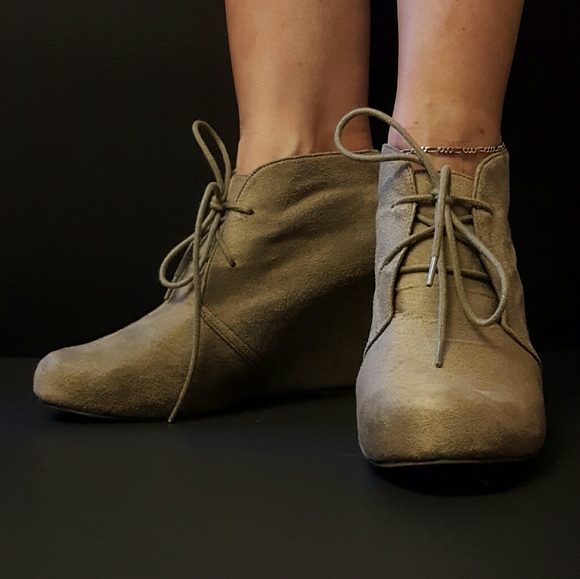 Mossimo Ladies Wedge Heel Ankle Boots - Picture 3 of 7